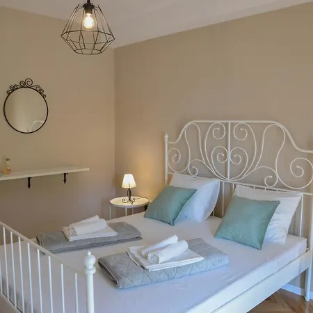 Maja Apartment *